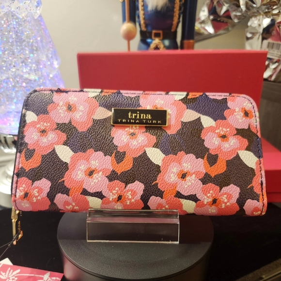 Trina Turk Full Size Wallet. - Picture 3 of 5